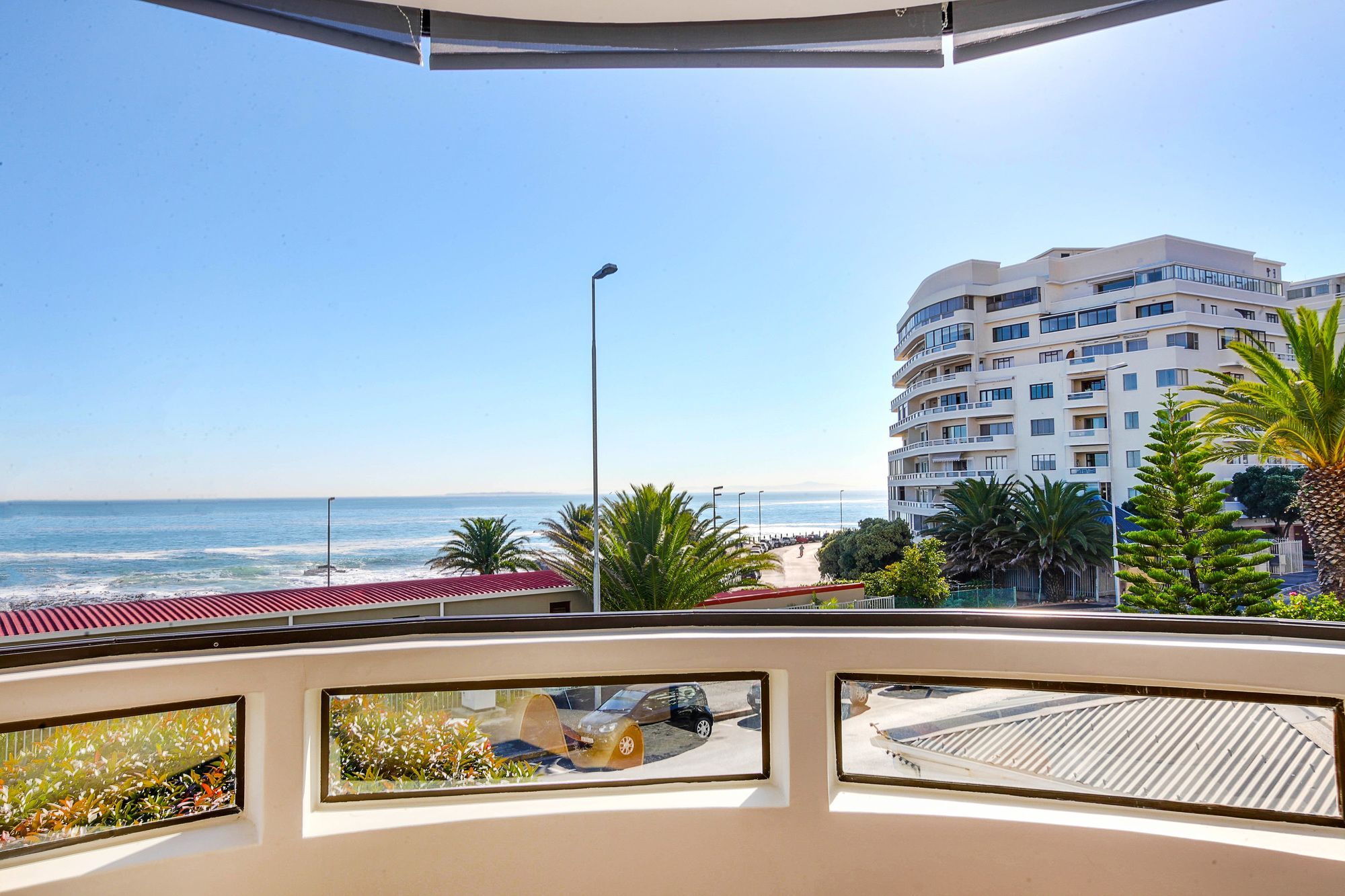 Backup Powered Sea View Apartment On The Promenade Cape Town Exterior photo