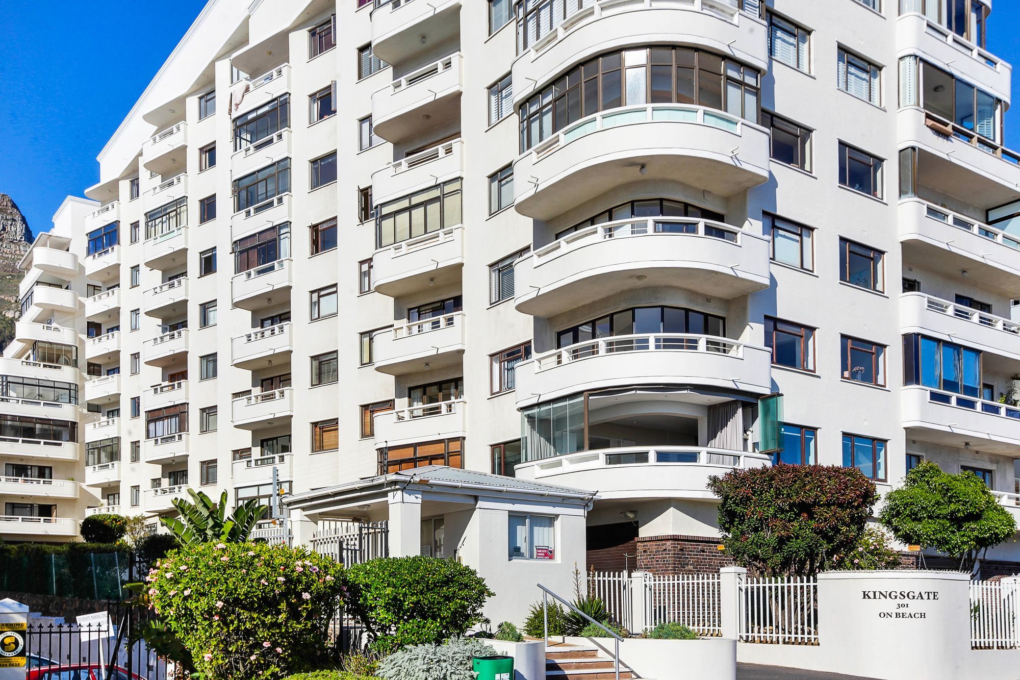 Backup Powered Sea View Apartment On The Promenade Cape Town Exterior photo